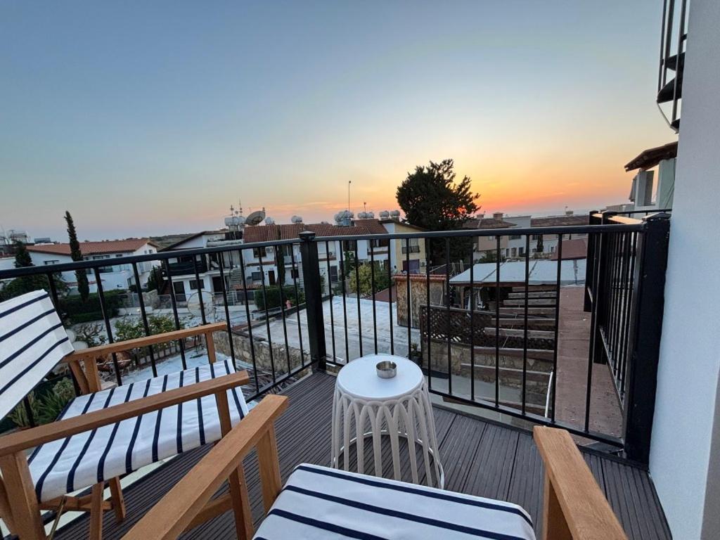 Venus Lighthouse 2B, Sea-View, Paphos Center Apartamento Exterior foto