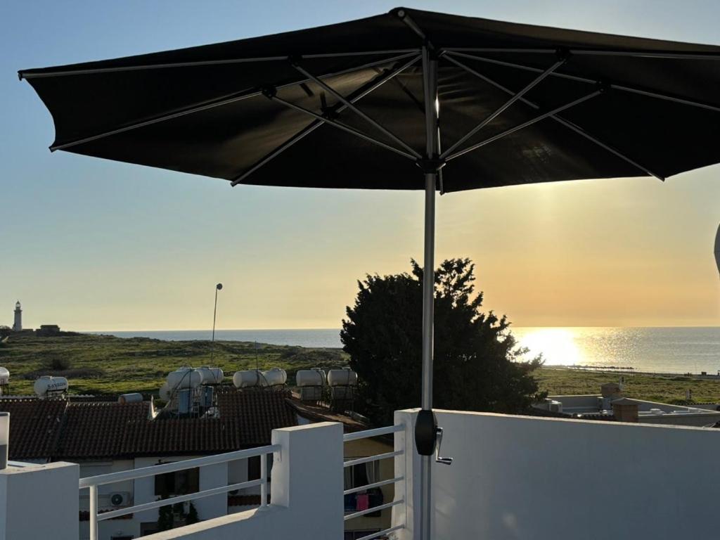 Venus Lighthouse 2B, Sea-View, Paphos Center Apartamento Exterior foto