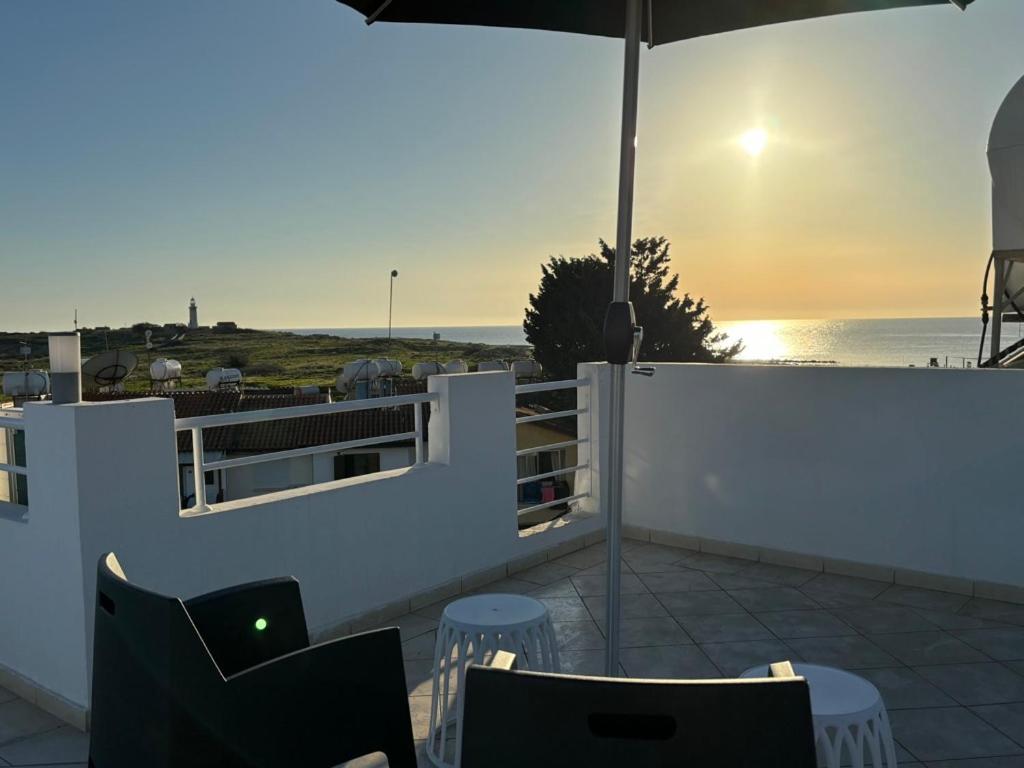 Venus Lighthouse 2B, Sea-View, Paphos Center Apartamento Exterior foto