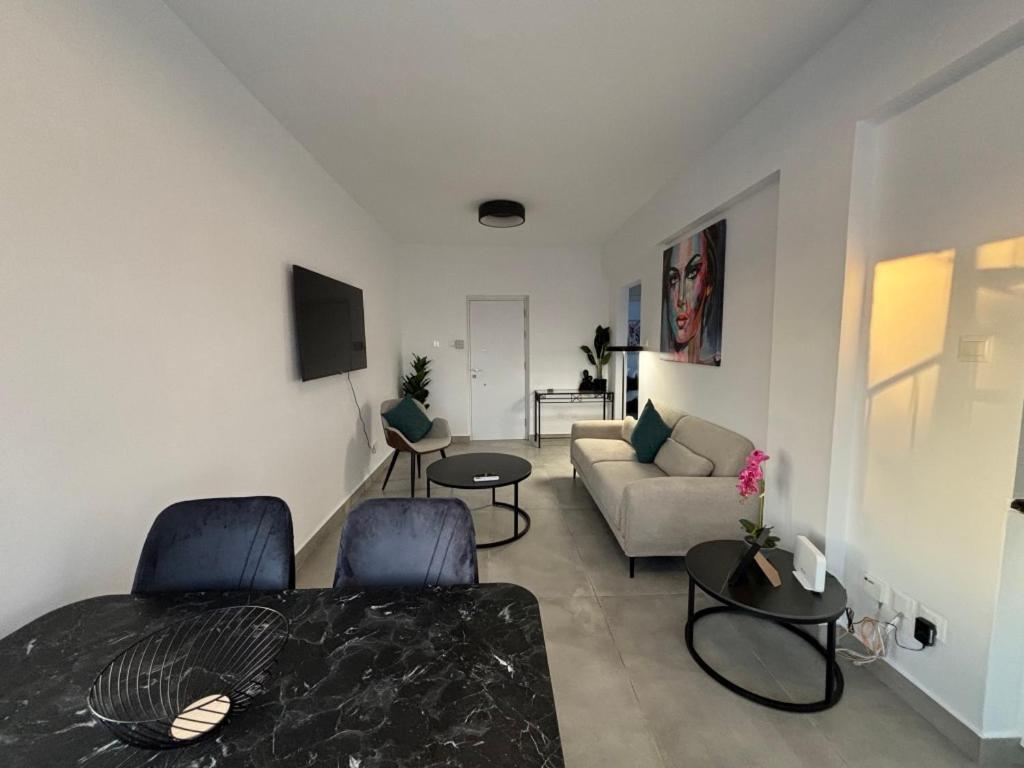Venus Lighthouse 2B, Sea-View, Paphos Center Apartamento Exterior foto