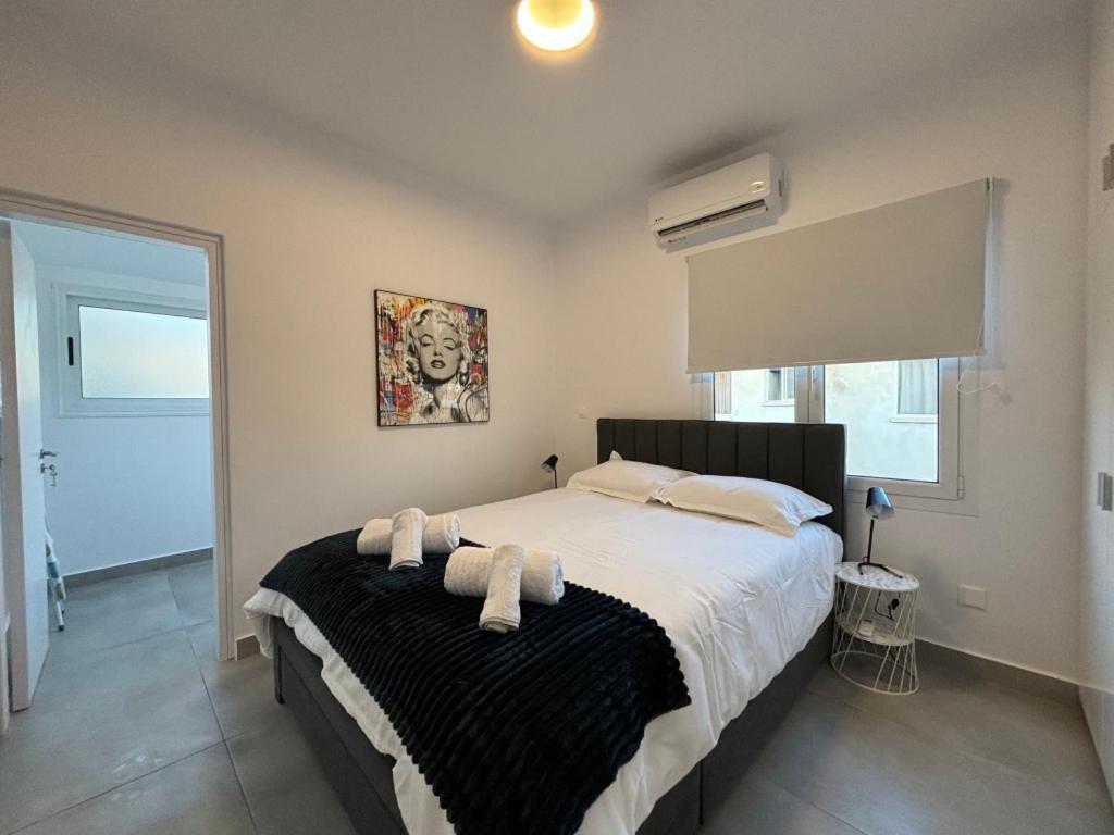Venus Lighthouse 2B, Sea-View, Paphos Center Apartamento Exterior foto
