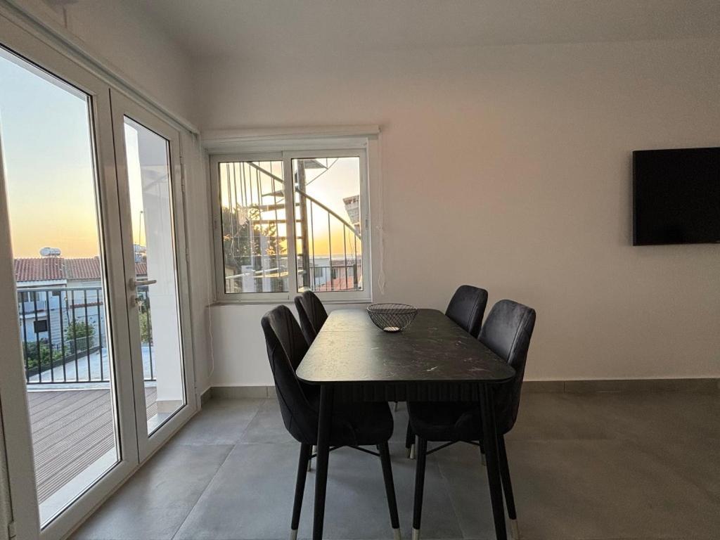 Venus Lighthouse 2B, Sea-View, Paphos Center Apartamento Exterior foto