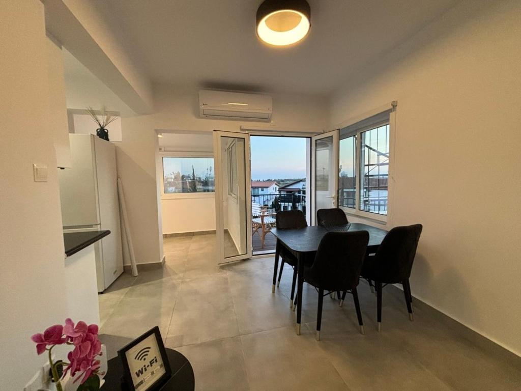 Venus Lighthouse 2B, Sea-View, Paphos Center Apartamento Exterior foto