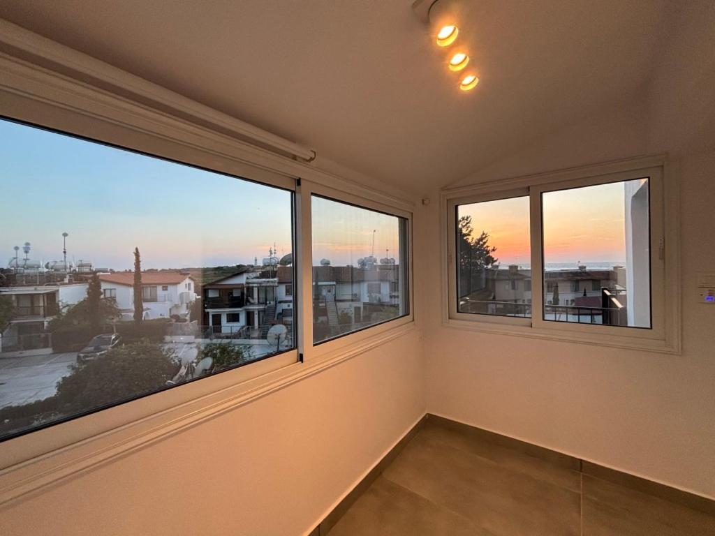Venus Lighthouse 2B, Sea-View, Paphos Center Apartamento Exterior foto